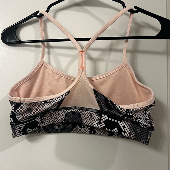 Lululemon Black Pink Snake Skin Print Flow Y Bra Women's 2 (0200) - Picture 2 of 3